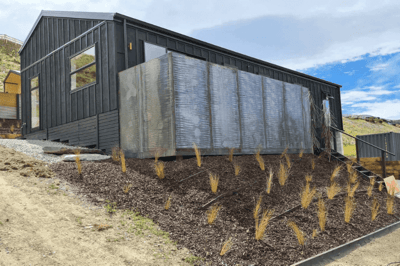 House exterior & landscaping - Gallery